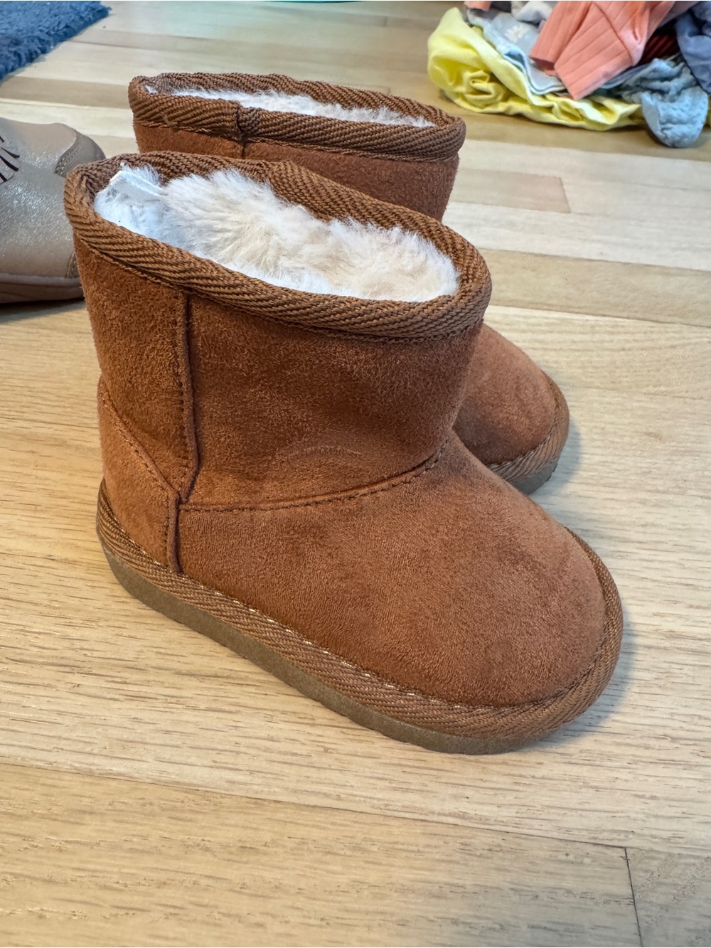 Kids Cozy Faux-Suede Winter Boots in Chestnut Brown